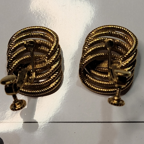 Anne Klein goldtone textured spiral clip on screw back earrings Vintage - Picture 7 of 8